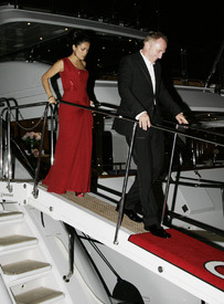 celebrity_paradise.com_SalmaHayek_Yacht_Cannes_051.jpg