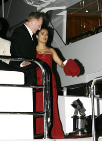 celebrity_paradise.com_SalmaHayek_Yacht_Cannes_055.jpg