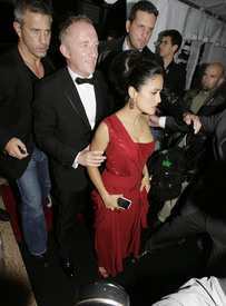 celebrity_paradise.com_SalmaHayek_Yacht_Cannes_056.jpg