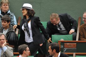 celebrity_paradise.com_Salma_Hayek_French_Tennis_Open_004.jpg