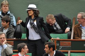 celebrity_paradise.com_Salma_Hayek_French_Tennis_Open_007.jpg