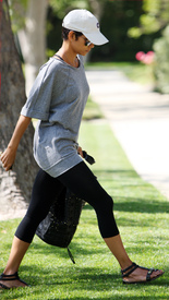 celebrity_paradise.com_TheElder_HalleBerry2010_05_25_outandaboutinWestHollywood.jpg