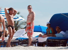 Halle Berry hit the beach in Miami_01.jpg