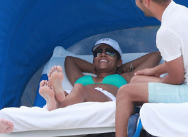 Halle Berry hit the beach in Miami_010.jpg