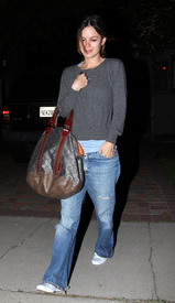 celebrity_paradise.com_Rachel_Bilson_visiting_a_friend_in_North_Hollywood_05.05.2010_02.jpg