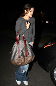 celebrity_paradise.com_Rachel_Bilson_visiting_a_friend_in_North_Hollywood_05.05.2010_06.jpg