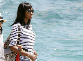 NaomiCampbellreturningtoayachtinCapdAntibes_06.jpg