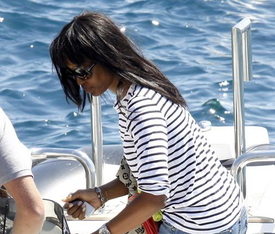 NaomiCampbellreturningtoayachtinCapdAntibes_11.jpg