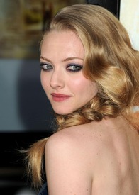 50672_celebrity_paradise.com_The_Elder_Amanda_Seyf.jpg