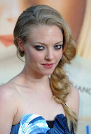 50775_celebrity_paradise.com_The_Elder_Amanda_Seyf.jpg