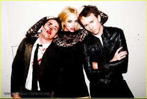 lindsay_lohan_vampire_michael_trevino_04.jpg