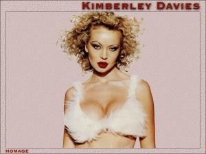Kimberley_Davies_sexy_cleavage_31470.jpg