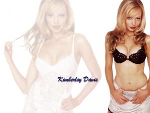 Kimberley_Davies_sexy_cleavage_31467.jpg
