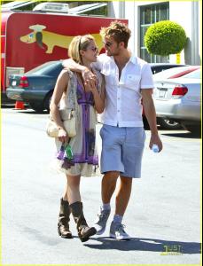 alex_pettyfer_dianna_agron_jumps_03.jpg
