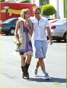 alex_pettyfer_dianna_agron_jumps_18.jpg