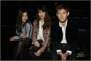 emma_stone_alex_pettyfer_lv_15.JPG
