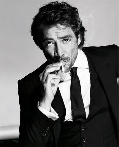 javier_bardem_smoking_cover_1010_lg.jpg