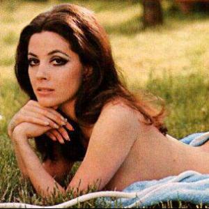 barbara_parkins_auf_der_wiese.jpg