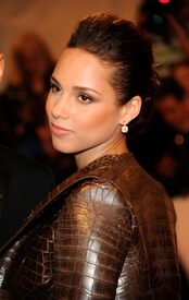 Tikipeter_Alicia_Keys_Savage_Beauty_Gala_001.jpg