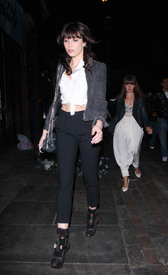 celebrity_paradise.com_TheElder_DaisyLowe2011_04_30_AttheBoxNightClubinSohoLondon26.jpg