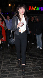 celebrity_paradise.com_TheElder_DaisyLowe2011_04_30_AttheBoxNightClubinSohoLondon29.jpg