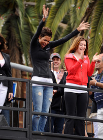 celebrity_paradise.com_Halle_Berry_Revlon_114.jpg