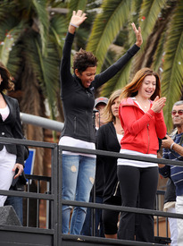 celebrity_paradise.com_Halle_Berry_Revlon_115.jpg