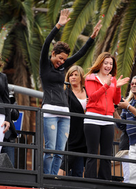 celebrity_paradise.com_Halle_Berry_Revlon_116.jpg