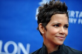 celebrity_paradise.com_Halle_Berry_Revlon_133.jpg