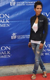 celebrity_paradise.com_Halle_Berry_Revlon_148.jpg
