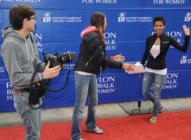 celebrity_paradise.com_Halle_Berry_Revlon_149.jpg