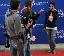 celebrity_paradise.com_Halle_Berry_Revlon_150.jpg