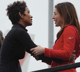 celebrity_paradise.com_Halle_Berry_Revlon_21.jpg