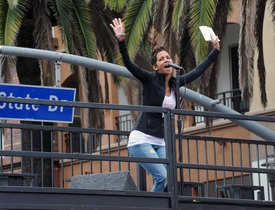 celebrity_paradise.com_Halle_Berry_Revlon_52.jpg