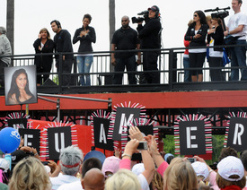 celebrity_paradise.com_Halle_Berry_Revlon_54.jpg