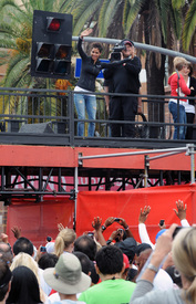 celebrity_paradise.com_Halle_Berry_Revlon_59.jpg