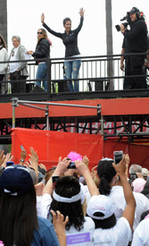 celebrity_paradise.com_Halle_Berry_Revlon_61.jpg