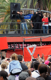 celebrity_paradise.com_Halle_Berry_Revlon_71.jpg