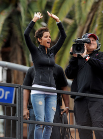celebrity_paradise.com_Halle_Berry_Revlon_89.jpg
