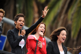 celebrity_paradise.com_Halle_Berry_Revlon_95.jpg