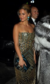 babayaga_Bar_Refaeli_MET_Costume_Institute_Gala_05_02_2011_13.jpg