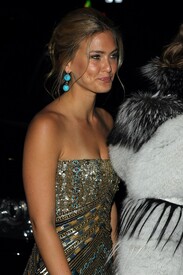 babayaga_Bar_Refaeli_MET_Costume_Institute_Gala_05_02_2011_16.jpg