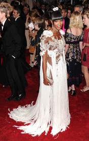 Tikipeter_Naomi_Campbell_Savage_Beauty_Gala_009.jpg