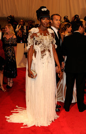 Tikipeter_Naomi_Campbell_Savage_Beauty_Gala_014.jpg