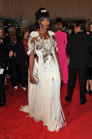 Tikipeter_Naomi_Campbell_Savage_Beauty_Gala_016.jpg