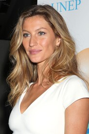 gisele-bundchen-hosts-201-112.jpg