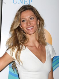 gisele-bundchen-hosts-201-137.jpg