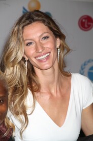 gisele-bundchen-hosts-201-149.jpg