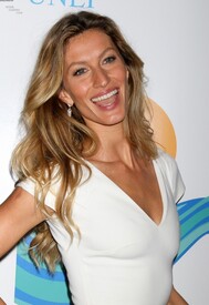 gisele-bundchen-hosts-201-172.jpg