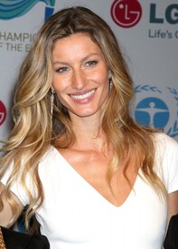 gisele-bundchen-hosts-201-176.jpg